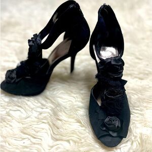 Bakers Women’s Black Suede Flower High Heel Shoes. Size 9